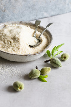 Raw almond nut flour
