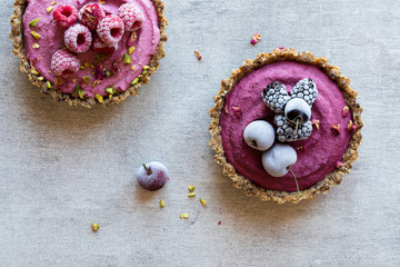 Raw berry vegan tart with nut crust