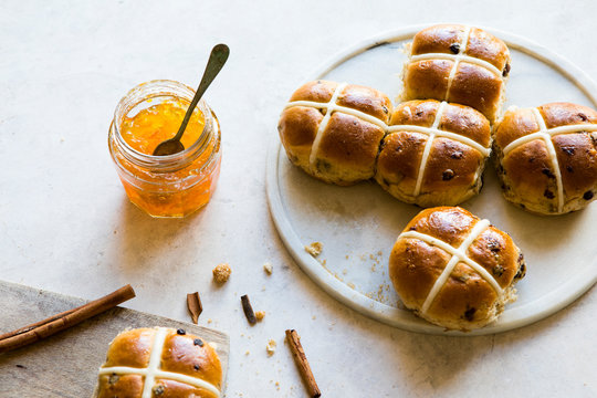 Hot cross buns