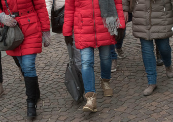 frauen und kälte im winter