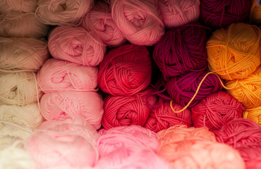Wool threads in pink tones