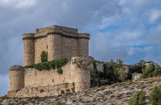 Castillo de pu&ntilde;o en rostro de sese&ntilde;a