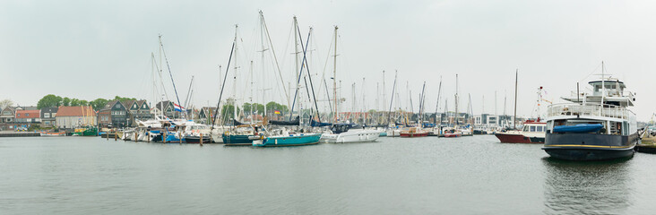 Fototapeta na wymiar Panorama of the port town of Urk, view from the breakwater on moored boats.