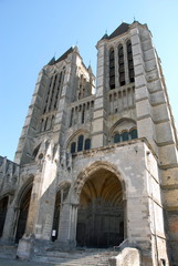 Fototapeta na wymiar Ville de Noyon, cathédrale Notre-Dame de Noyon, département de l'Oise, France