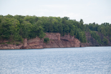 Fototapeta na wymiar Cliff along lake 