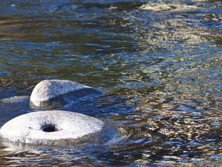 ドーナッツ状の石の写真