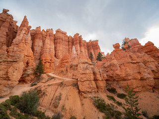 Hiking in the beautiful Queens Garden Trail of Bryce Canyon National Park