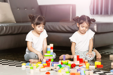 Obraz na płótnie Canvas cute kids playing toy blocks at home.