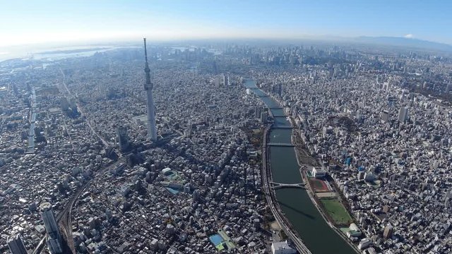 東京都市風景とスカイツリーと隅田川の空撮