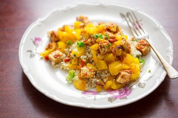 Tofu, yellow pepper, chilli tomato sauce with rice