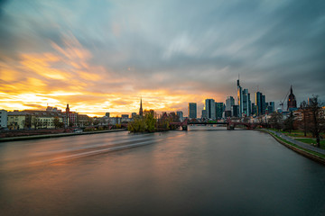 Obraz premium sunset over the river