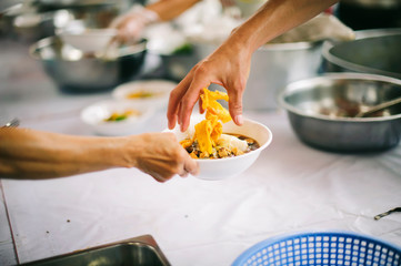 Philanthropists scoop free food for hungry beggars: the concept of food needs