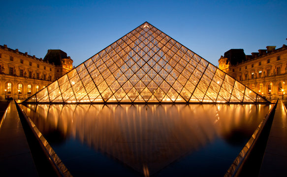 louvre museum at night