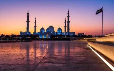 Sheikh Zayed Grand Mosque in Abu Dhabi just after sunset