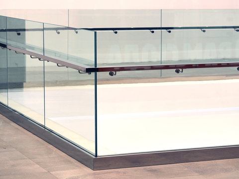 An example of a Glass Fence between floors of a hypermarket