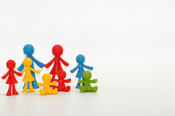 Figuren Grafik einer großen Familie mit Kindern auf weißem Hintergrund