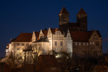 Fototapeta na wymiar Nachtaufnahme Schloss Quedlinburg