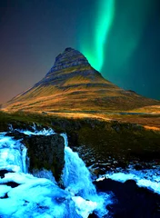 Crédence de cuisine en verre imprimé Kirkjufell Iceland famous mountain Kirkjufell with aurora borealis Northern Light with waterfall in winter at night the best photo