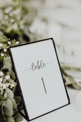 Table Une