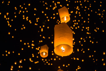 Chiang Mai Floating lantern Festival, Yee Peng Festival in the sky