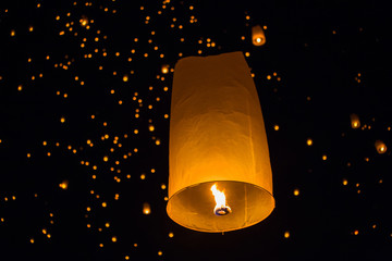 Chiang Mai Floating lantern Festival, Yee Peng Festival in the sky