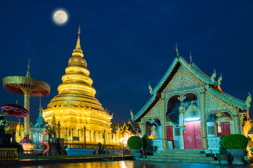 Fototapeta premium Wat Phra That Hariphunchai Temple in Lamphun, Thailand on twilight time. The Temple Lanna art style