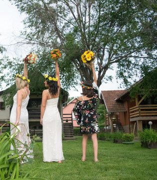 bride and bridesmaids at an outdoor wedding