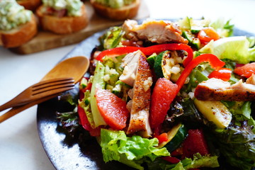 グリルチキンのサラダ