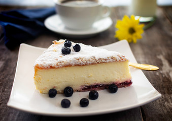 cheesecake with berries