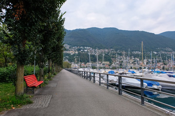 Obraz premium ロカルノ マッジョーレ湖 曇り空