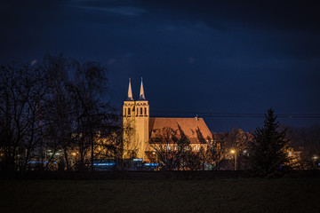 kościół św. Józefa w Opolu Szczepanowicach nocą © Henryk Niestrój
