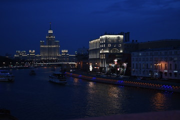 Fototapeta na wymiar tower in Moscow at night