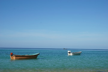 Fototapeta na wymiar Fischerboot am Strand von Sihanoukville