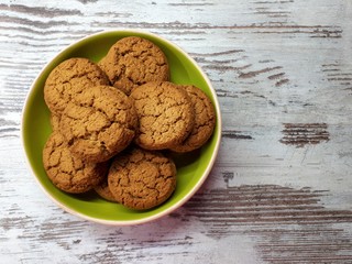  close-up of flour products, dessert, sweet crispy oatmeal round cookies on a green plate