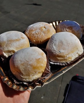 Fiocco di Neve - Neapolitan italian dessert sweet specialty.