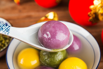 Chinese Lantern Festival food，Chinese translation on Jin Yuanbao:Felicitous wish of making money