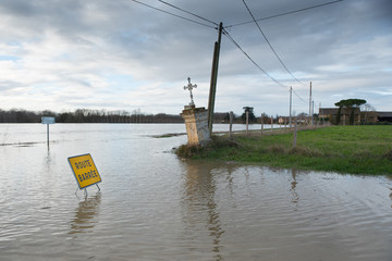 Naklejka premium Crue de la Garonne, innondations Occitanie, Sud-Ouest France