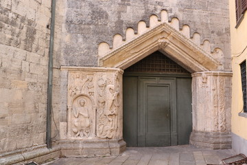 Italie - Lombardie - Côme - Porte extérieure de la Basilique San Fidele