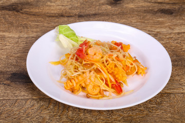 Thai salad with papaya and prawn