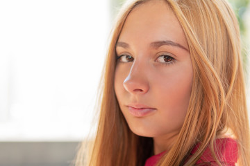 Naklejka premium close-up portrait of a girl