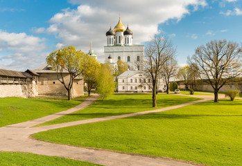 Fototapeta na wymiar View of Holy Trinity Cathedral in the Pskov Krom or Pskov Kremlin, Russia