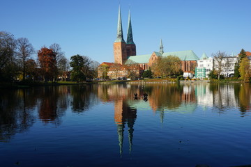 Fototapeta na wymiar a nice view of the pond Mühlenteich and the cathedral