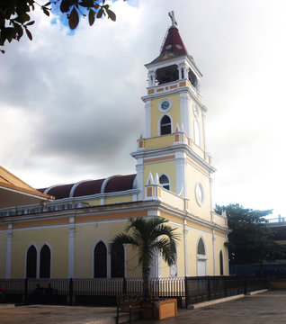 Parroquia Juan El Evangelista, en Salcedo, Rep&uacute;blica Dominicana
