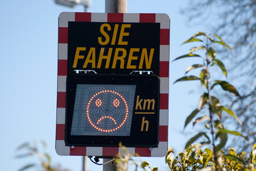 Tempodisplay an Straße, Digitales Schild Tempo Kontrolle für Autofahrer	