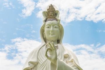 Obraz premium Close up of a Bodhisattva Avalokiteshvara (aka Kuan Yin) statue at Chen Tien Buddhist Temple in Foz do Iguacu, Brazil