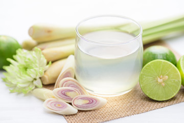 Fototapeta na wymiar Fresh lemon grass drink and lime fruit, healthy herbal drink