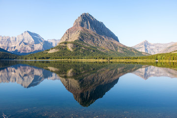 Fototapeta na wymiar mountain lake