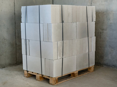 Packing aerated concrete blocks for partitions in the building under construction
