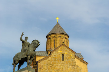 Fototapeta na wymiar Metekhi St. Virgin Church and King Gorgasali Statue over Kura river, Tbilisi, Georgia