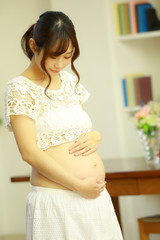 若い妊婦